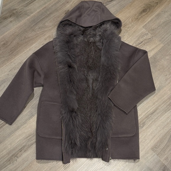 Fur-lined coat - Picture 1 of 7